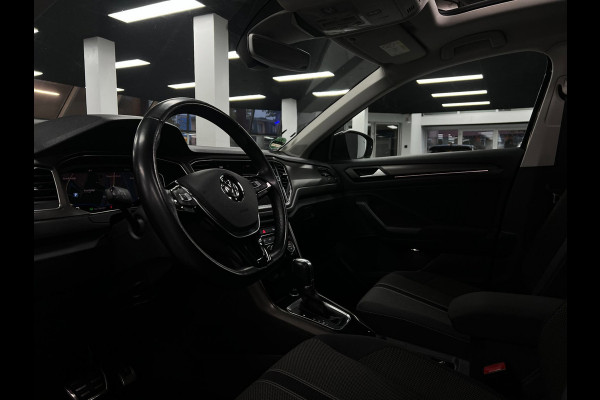 Volkswagen T-Roc 1.5 TSI Sport | ACC | Keyless | Cam | Pano