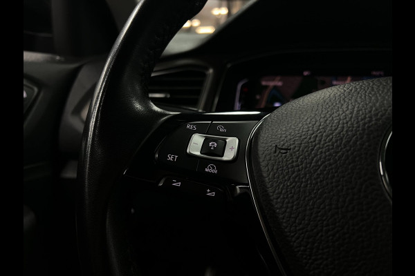 Volkswagen T-Roc 1.5 TSI Sport | ACC | Keyless | Cam | Pano