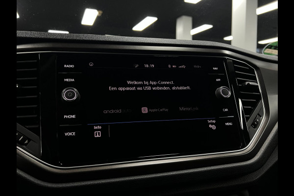 Volkswagen T-Roc 1.5 TSI Sport | ACC | Keyless | Cam | Pano
