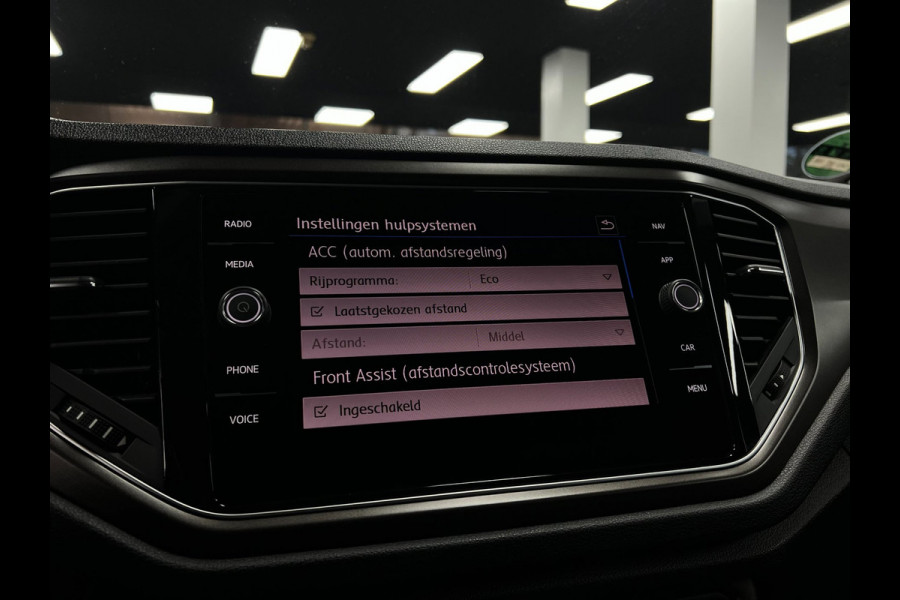 Volkswagen T-Roc 1.5 TSI Sport | ACC | Keyless | Cam | Pano