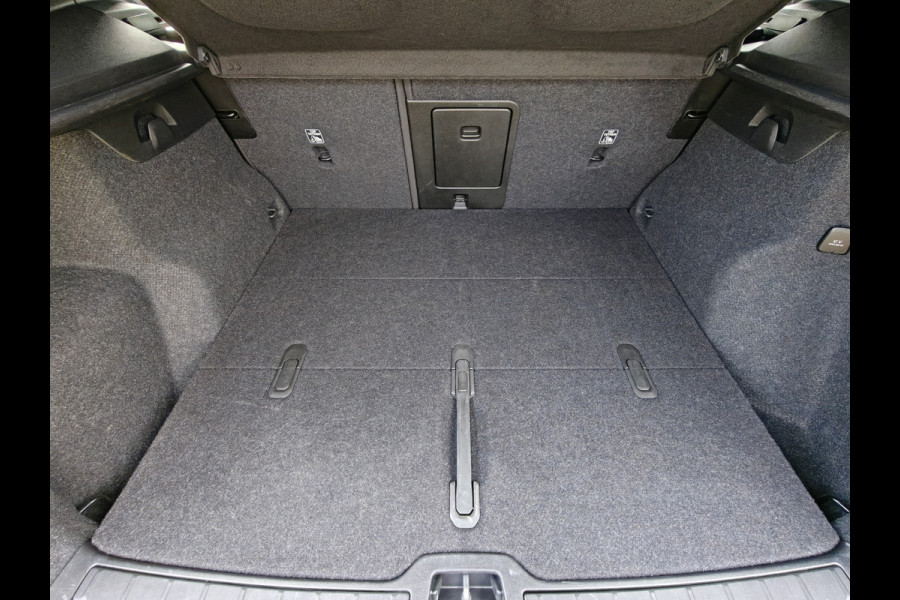 Volvo XC40 B4 211PK Plus Dark | Stoel/Stuur Verwarming | Trekhaak |  ACC | H&K | BLIS | Keyless |