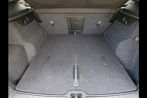 Volvo XC40 B4 211PK Plus Dark | Stoel/Stuur Verwarming | Trekhaak |  ACC | H&K | BLIS | Keyless |