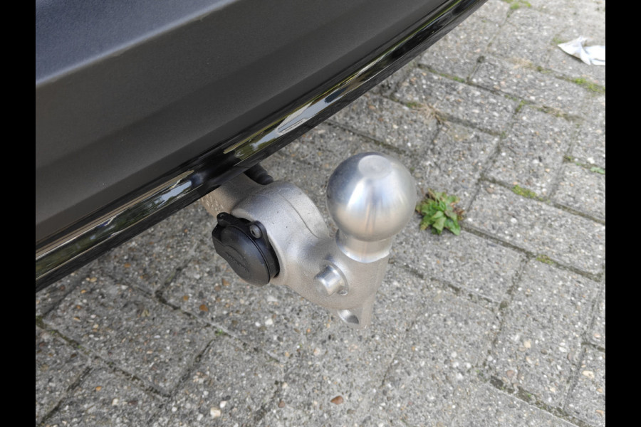 Volvo XC40 B4 211PK Plus Dark | Stoel/Stuur Verwarming | Trekhaak |  ACC | H&K | BLIS | Keyless |