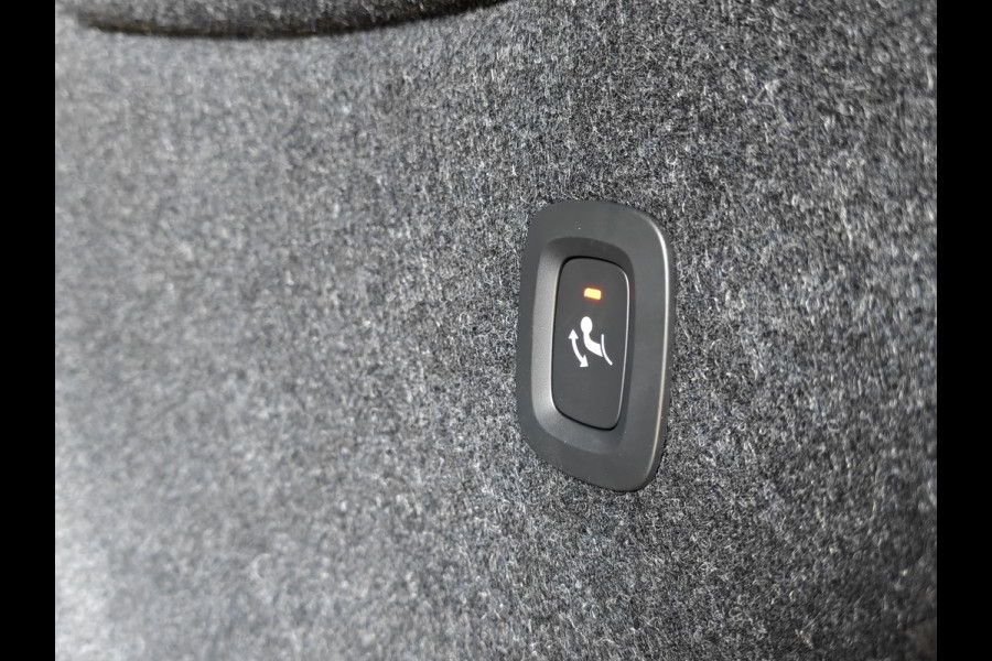 Volvo XC40 B4 211PK Plus Dark | Stoel/Stuur Verwarming | Trekhaak |  ACC | H&K | BLIS | Keyless |