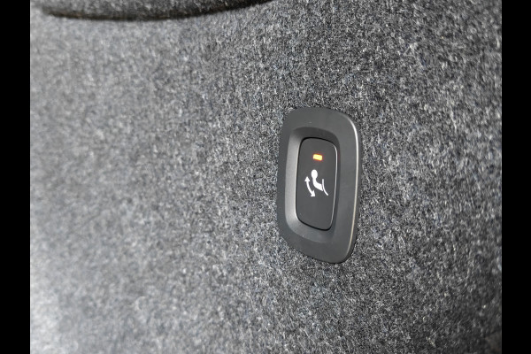 Volvo XC40 B4 211PK Plus Dark | Stoel/Stuur Verwarming | Trekhaak |  ACC | H&K | BLIS | Keyless |