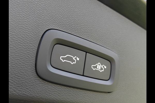 Volvo XC40 B4 211PK Plus Dark | Stoel/Stuur Verwarming | Trekhaak |  ACC | H&K | BLIS | Keyless |