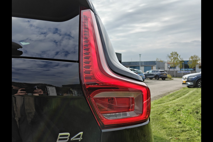 Volvo XC40 B4 211PK Plus Dark | Stoel/Stuur Verwarming | Trekhaak |  ACC | H&K | BLIS | Keyless |