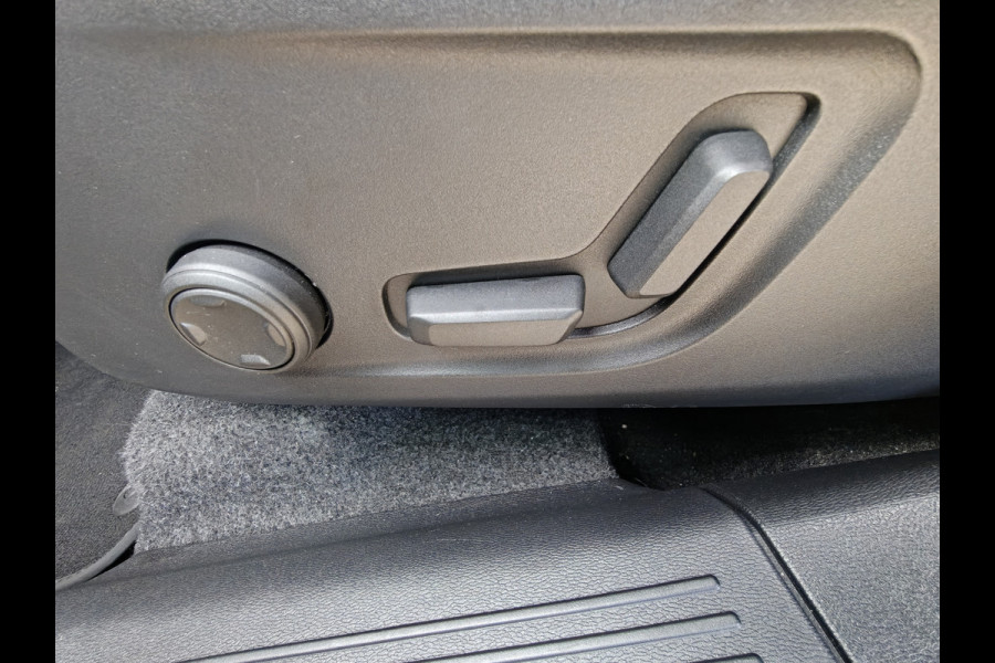 Volvo XC40 B4 211PK Plus Dark | Stoel/Stuur Verwarming | Trekhaak |  ACC | H&K | BLIS | Keyless |
