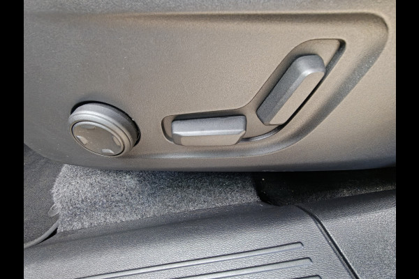 Volvo XC40 B4 211PK Plus Dark | Stoel/Stuur Verwarming | Trekhaak |  ACC | H&K | BLIS | Keyless |