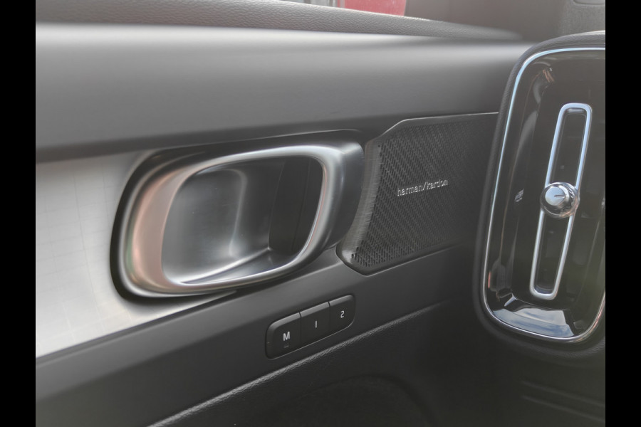 Volvo XC40 B4 211PK Plus Dark | Stoel/Stuur Verwarming | Trekhaak |  ACC | H&K | BLIS | Keyless |