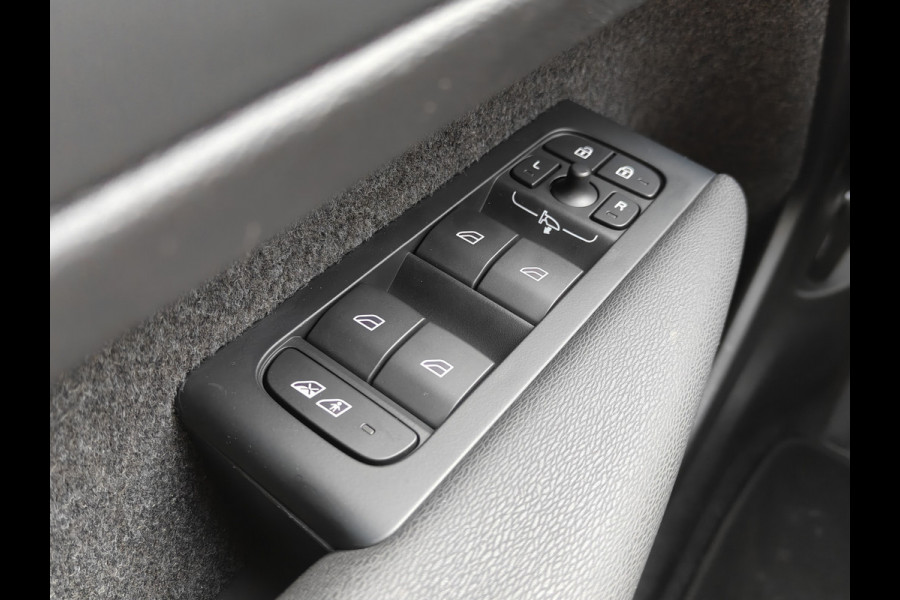 Volvo XC40 B4 211PK Plus Dark | Stoel/Stuur Verwarming | Trekhaak |  ACC | H&K | BLIS | Keyless |