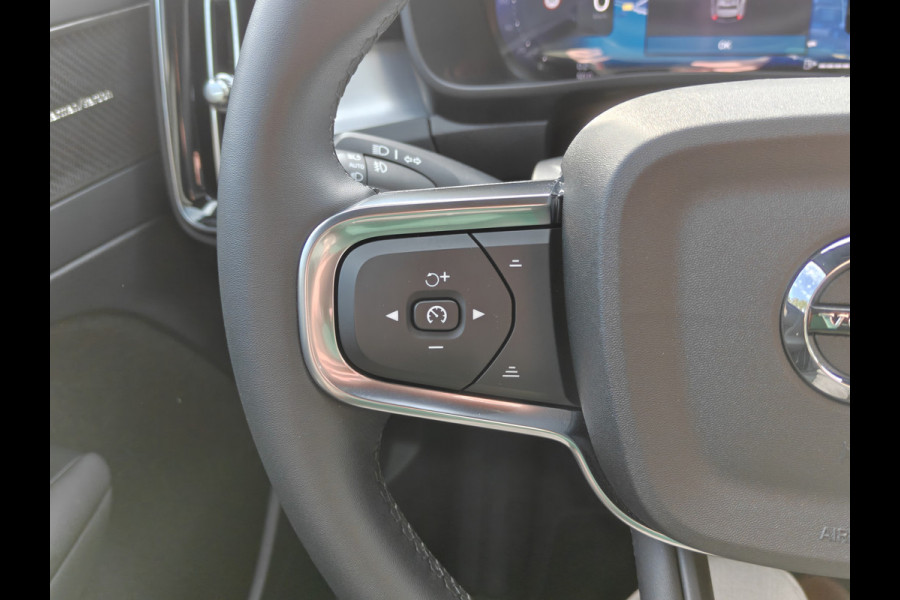 Volvo XC40 B4 211PK Plus Dark | Stoel/Stuur Verwarming | Trekhaak |  ACC | H&K | BLIS | Keyless |