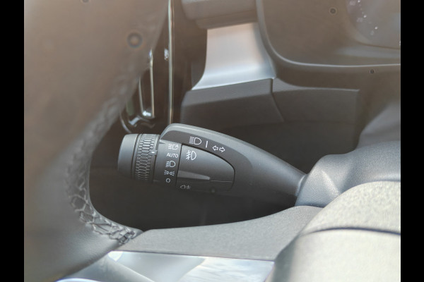 Volvo XC40 B4 211PK Plus Dark | Stoel/Stuur Verwarming | Trekhaak |  ACC | H&K | BLIS | Keyless |