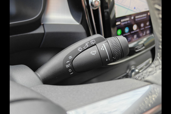 Volvo XC40 B4 211PK Plus Dark | Stoel/Stuur Verwarming | Trekhaak |  ACC | H&K | BLIS | Keyless |
