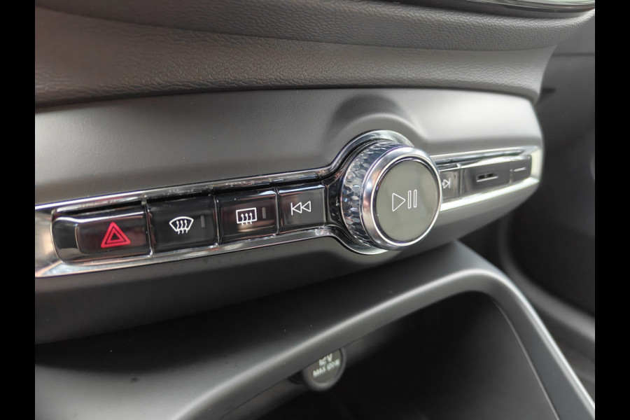 Volvo XC40 B4 211PK Plus Dark | Stoel/Stuur Verwarming | Trekhaak |  ACC | H&K | BLIS | Keyless |