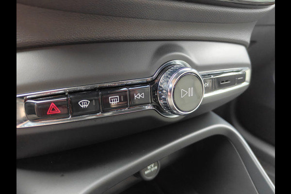 Volvo XC40 B4 211PK Plus Dark | Stoel/Stuur Verwarming | Trekhaak |  ACC | H&K | BLIS | Keyless |