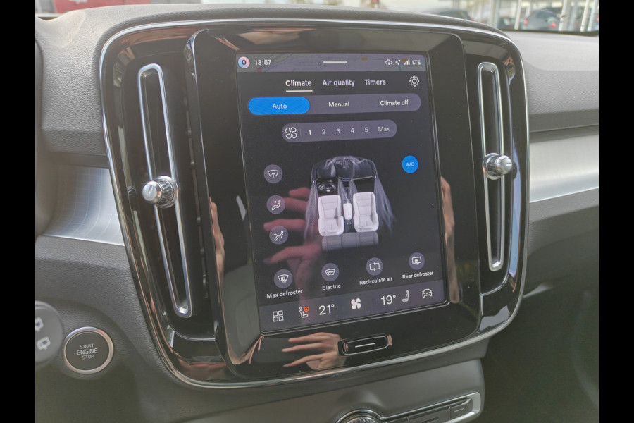Volvo XC40 B4 211PK Plus Dark | Stoel/Stuur Verwarming | Trekhaak |  ACC | H&K | BLIS | Keyless |