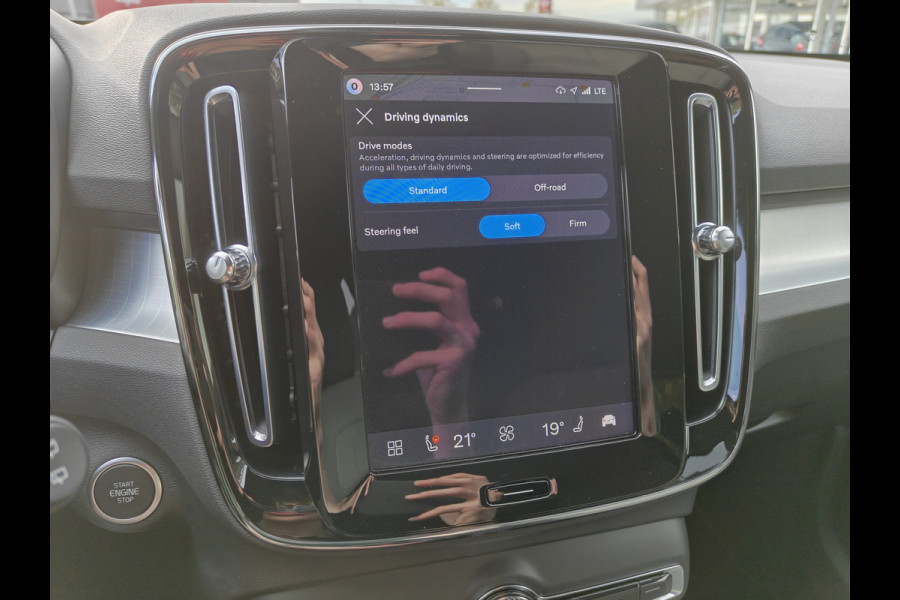 Volvo XC40 B4 211PK Plus Dark | Stoel/Stuur Verwarming | Trekhaak |  ACC | H&K | BLIS | Keyless |