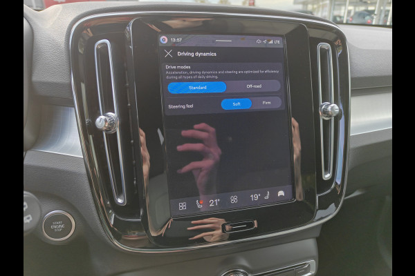 Volvo XC40 B4 211PK Plus Dark | Stoel/Stuur Verwarming | Trekhaak |  ACC | H&K | BLIS | Keyless |