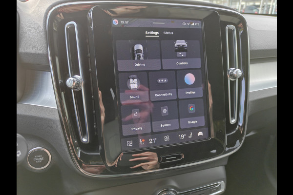 Volvo XC40 B4 211PK Plus Dark | Stoel/Stuur Verwarming | Trekhaak |  ACC | H&K | BLIS | Keyless |