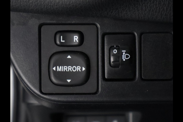 Toyota Yaris 1.0 VVT-i Y20 Bi-Tone | Garantie tot 05-2029! | Navigatie | Camera | Cruise Control | Privacy Glass