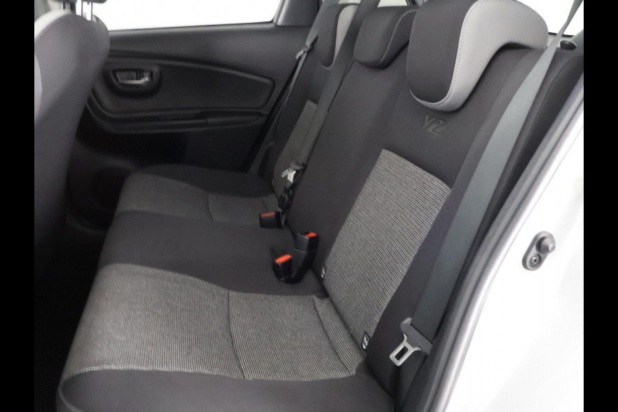 Toyota Yaris 1.0 VVT-i Y20 Bi-Tone | Garantie tot 05-2029! | Navigatie | Camera | Cruise Control | Privacy Glass