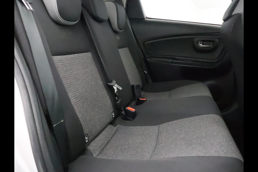 Toyota Yaris 1.0 VVT-i Y20 Bi-Tone | Garantie tot 05-2029! | Navigatie | Camera | Cruise Control | Privacy Glass