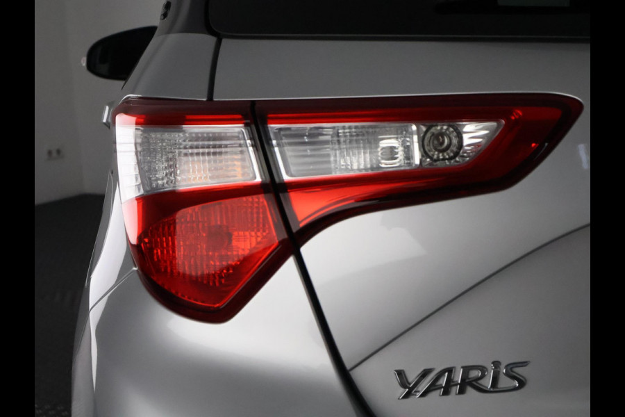 Toyota Yaris 1.0 VVT-i Y20 Bi-Tone | Garantie tot 05-2029! | Navigatie | Camera | Cruise Control | Privacy Glass