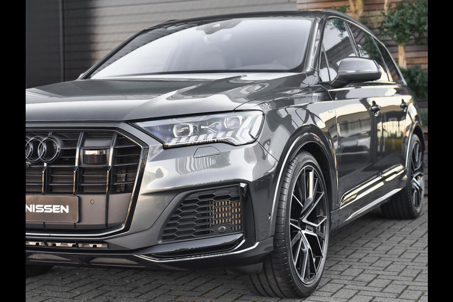 Audi Q7 55 TFSI quattro S Line Ex BTW/ BPM Panoramadak ACC Leren bekleding 22 inch velgen Trekhaak