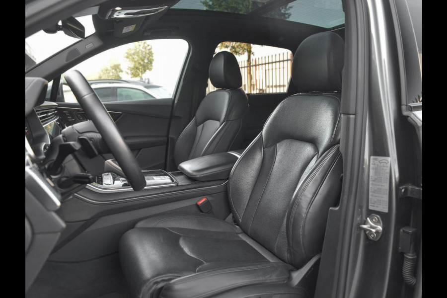 Audi Q7 55 TFSI quattro S Line Ex BTW/ BPM Panoramadak ACC Leren bekleding 22 inch velgen Trekhaak
