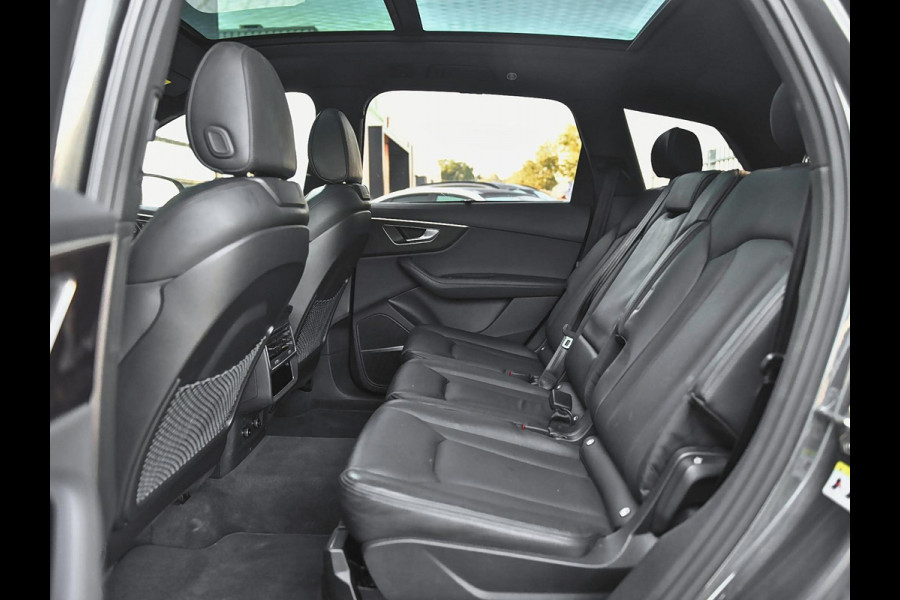 Audi Q7 55 TFSI quattro S Line Ex BTW/ BPM Panoramadak ACC Leren bekleding 22 inch velgen Trekhaak