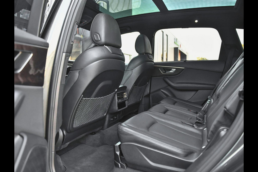 Audi Q7 55 TFSI quattro S Line Ex BTW/ BPM Panoramadak ACC Leren bekleding 22 inch velgen Trekhaak