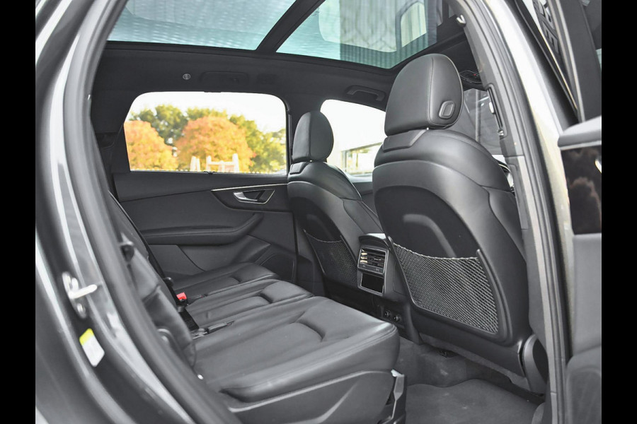 Audi Q7 55 TFSI quattro S Line Ex BTW/ BPM Panoramadak ACC Leren bekleding 22 inch velgen Trekhaak
