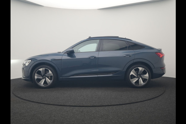 Audi Q8 Sportback e-tron 50 quattro S Line 95 kWh 340pk Dealer O.H. | Panodak | Luchtvering | 360 Camera | Matrix LED | Alcantara Sportstoelen Verwarmd | Keyless | Sfeerverlichting | Apple Carplay | Navigatie | DAB | 21"L.M |
