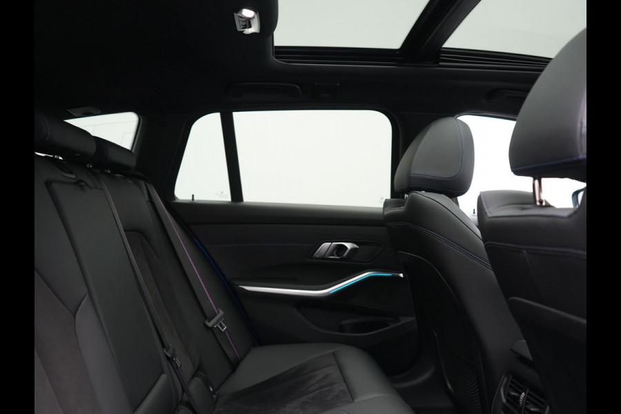 BMW 3 Serie Touring 330e M Sport PHEV 293pk Dealer O.H. | SOH 89,2% | Panodak | Head Up | Adaptive Cruise | 360 Camera | Adaptief Onderstel | Laser LED | Alcantara Sportstoelen Memory & Verwarmd | Sfeerverlichting | Keyless |  BLIS | Stuur Vewarmd Apple Carplay | Plug In Hybrid |