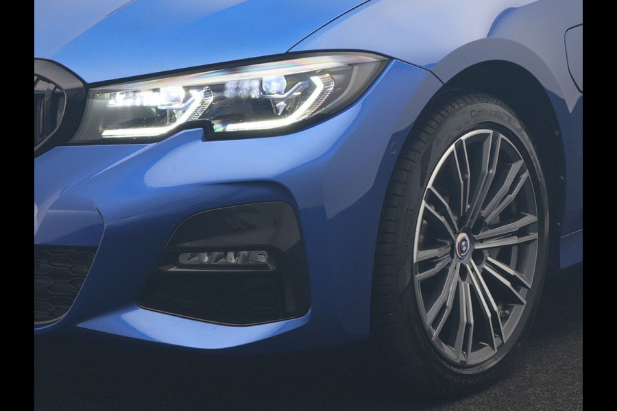 BMW 3 Serie Touring 330e M Sport PHEV 293pk Dealer O.H. | SOH 89,2% | Panodak | Head Up | Adaptive Cruise | 360 Camera | Adaptief Onderstel | Laser LED | Alcantara Sportstoelen Memory & Verwarmd | Sfeerverlichting | Keyless |  BLIS | Stuur Vewarmd Apple Carplay | Plug In Hybrid |