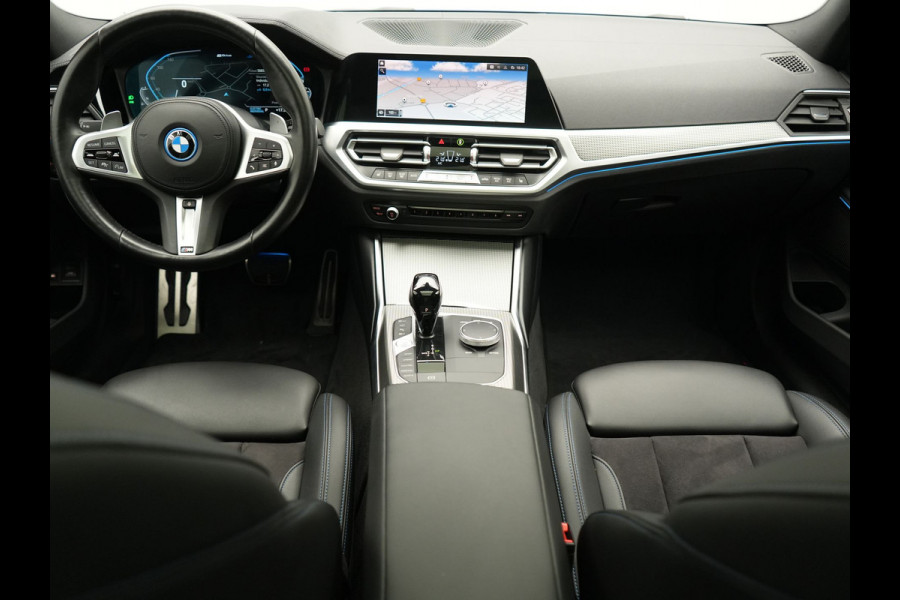BMW 3 Serie Touring 330e M Sport PHEV 293pk Dealer O.H. | SOH 89,2% | Panodak | Head Up | Adaptive Cruise | 360 Camera | Adaptief Onderstel | Laser LED | Alcantara Sportstoelen Memory & Verwarmd | Sfeerverlichting | Keyless |  BLIS | Stuur Vewarmd Apple Carplay | Plug In Hybrid |