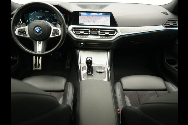BMW 3 Serie Touring 330e M Sport PHEV 293pk Dealer O.H. | SOH 89,2% | Panodak | Head Up | Adaptive Cruise | 360 Camera | Adaptief Onderstel | Laser LED | Alcantara Sportstoelen Memory & Verwarmd | Sfeerverlichting | Keyless |  BLIS | Stuur Vewarmd Apple Carplay | Plug In Hybrid |