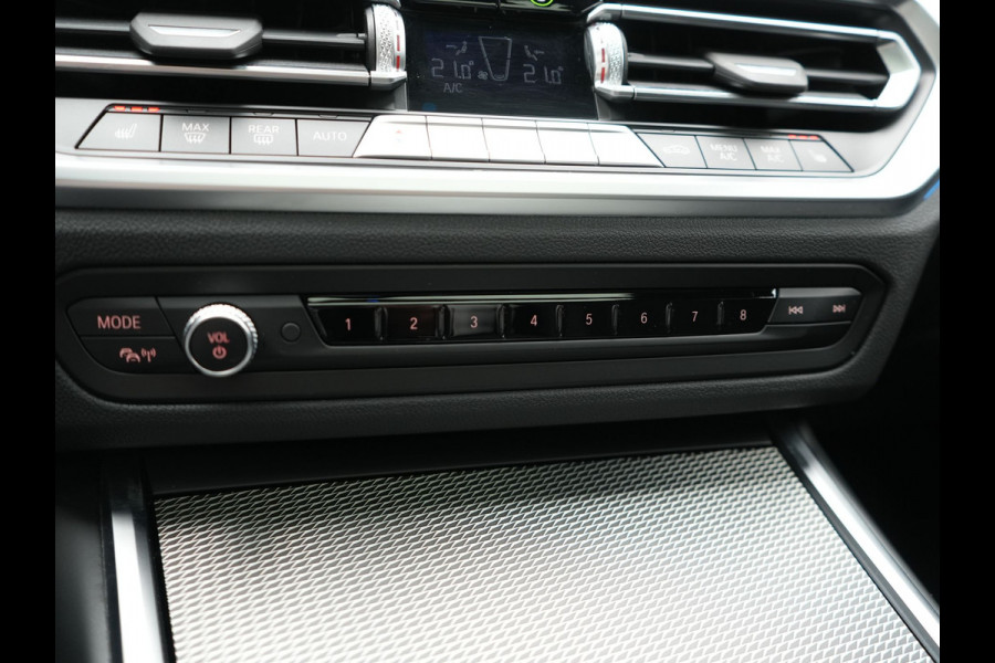 BMW 3 Serie Touring 330e M Sport PHEV 293pk Dealer O.H. | SOH 89,2% | Panodak | Head Up | Adaptive Cruise | 360 Camera | Adaptief Onderstel | Laser LED | Alcantara Sportstoelen Memory & Verwarmd | Sfeerverlichting | Keyless |  BLIS | Stuur Vewarmd Apple Carplay | Plug In Hybrid |