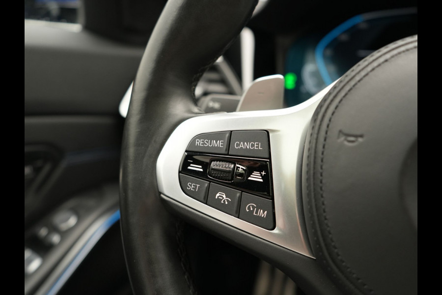 BMW 3 Serie Touring 330e M Sport PHEV 293pk Dealer O.H. | SOH 89,2% | Panodak | Head Up | Adaptive Cruise | 360 Camera | Adaptief Onderstel | Laser LED | Alcantara Sportstoelen Memory & Verwarmd | Sfeerverlichting | Keyless |  BLIS | Stuur Vewarmd Apple Carplay | Plug In Hybrid |