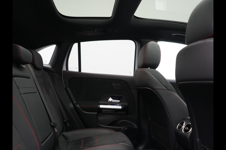 Mercedes-Benz EQA 250 AMG Line 67 kWh 190pk Dealer O.H. | Panodak | Camera | Sfeerverlichting | Alcantara Sportstoelen Verwarmd | BLIS | Keyless | Apple Carplay | Cruise Control | Navigatie | DAB | Virtual |