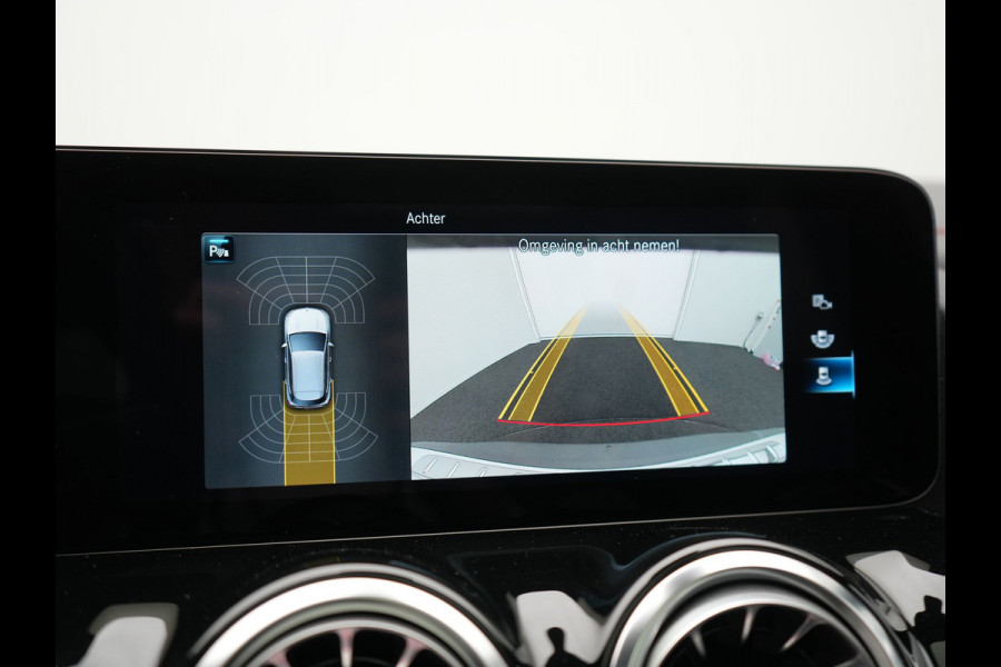 Mercedes-Benz EQA 250 AMG Line 67 kWh 190pk Dealer O.H. | Panodak | Camera | Sfeerverlichting | Alcantara Sportstoelen Verwarmd | BLIS | Keyless | Apple Carplay | Cruise Control | Navigatie | DAB | Virtual |