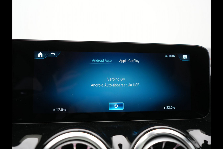Mercedes-Benz EQA 250 AMG Line 67 kWh 190pk Dealer O.H. | Panodak | Camera | Sfeerverlichting | Alcantara Sportstoelen Verwarmd | BLIS | Keyless | Apple Carplay | Cruise Control | Navigatie | DAB | Virtual |