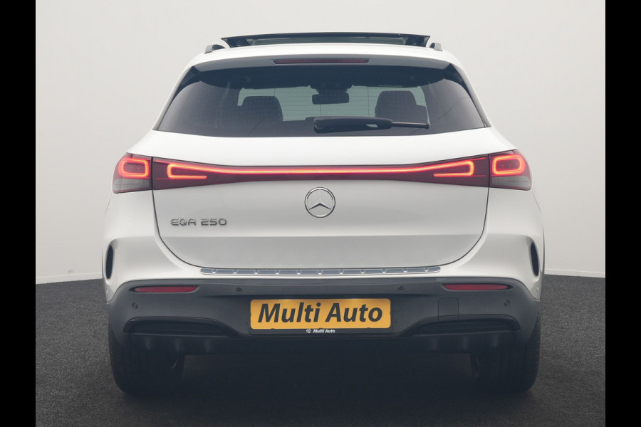 Mercedes-Benz EQA 250 AMG Line 67 kWh 190pk Dealer O.H. | Panodak | Camera | Sfeerverlichting | Alcantara Sportstoelen Verwarmd | BLIS | Keyless | Apple Carplay | Cruise Control | Navigatie | DAB | Virtual |