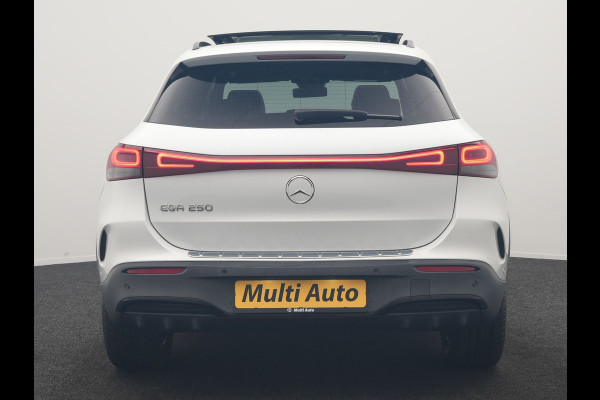 Mercedes-Benz EQA 250 AMG Line 67 kWh 190pk Dealer O.H. | Panodak | Camera | Sfeerverlichting | Alcantara Sportstoelen Verwarmd | BLIS | Keyless | Apple Carplay | Cruise Control | Navigatie | DAB | Virtual |