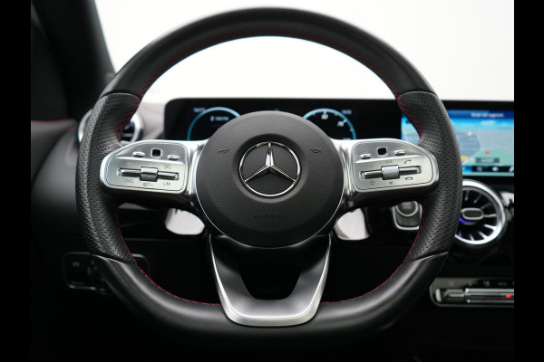 Mercedes-Benz EQA 250 AMG Line 67 kWh 190pk Dealer O.H. | Panodak | Camera | Sfeerverlichting | Alcantara Sportstoelen Verwarmd | BLIS | Keyless | Apple Carplay | Cruise Control | Navigatie | DAB | Virtual |