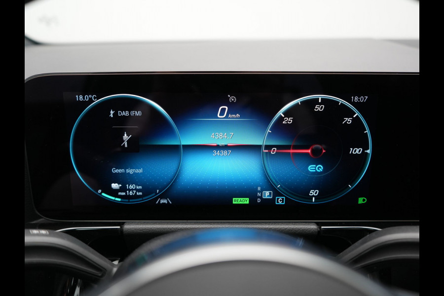 Mercedes-Benz EQA 250 AMG Line 67 kWh 190pk Dealer O.H. | Panodak | Camera | Sfeerverlichting | Alcantara Sportstoelen Verwarmd | BLIS | Keyless | Apple Carplay | Cruise Control | Navigatie | DAB | Virtual |