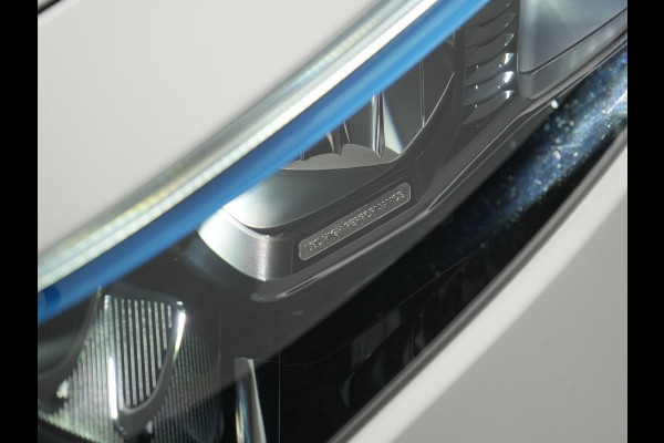 Mercedes-Benz EQA 250 AMG Line 67 kWh 190pk Dealer O.H. | Panodak | Camera | Sfeerverlichting | Alcantara Sportstoelen Verwarmd | BLIS | Keyless | Apple Carplay | Cruise Control | Navigatie | DAB | Virtual |
