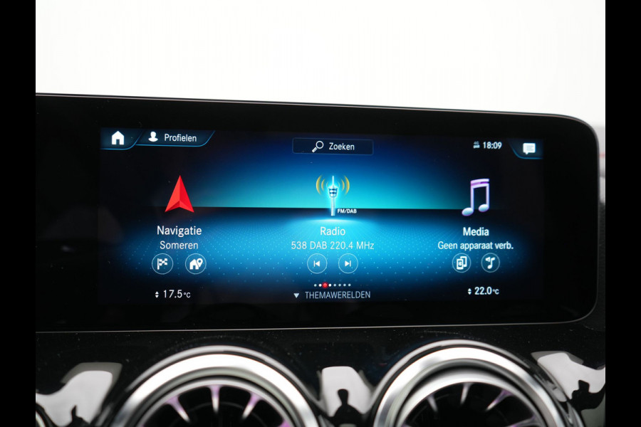 Mercedes-Benz EQA 250 AMG Line 67 kWh 190pk Dealer O.H. | Panodak | Camera | Sfeerverlichting | Alcantara Sportstoelen Verwarmd | BLIS | Keyless | Apple Carplay | Cruise Control | Navigatie | DAB | Virtual |