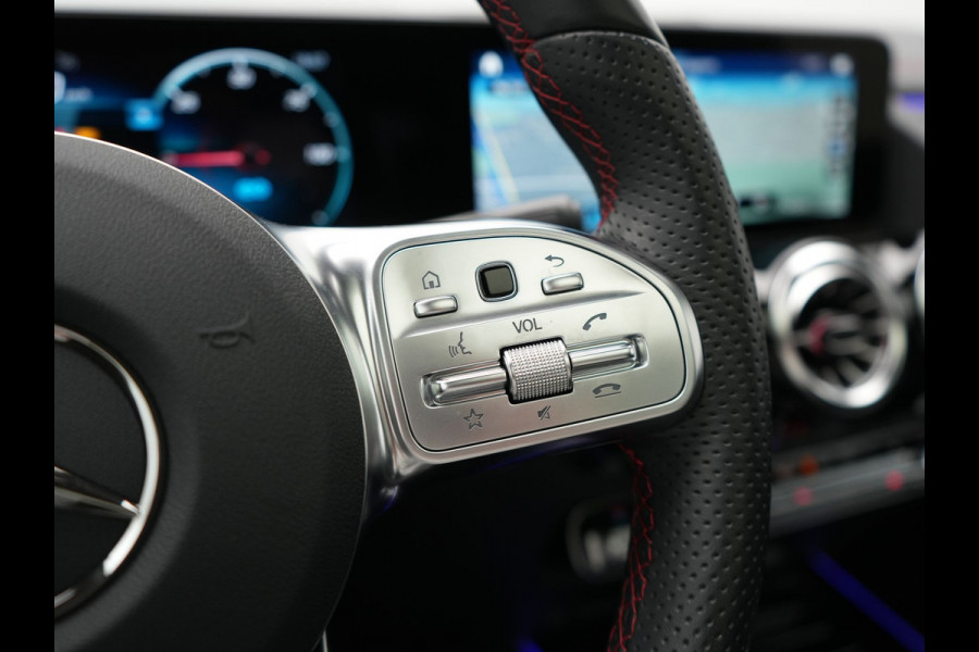 Mercedes-Benz EQA 250 AMG Line 67 kWh 190pk Dealer O.H. | Panodak | Camera | Sfeerverlichting | Alcantara Sportstoelen Verwarmd | BLIS | Keyless | Apple Carplay | Cruise Control | Navigatie | DAB | Virtual |